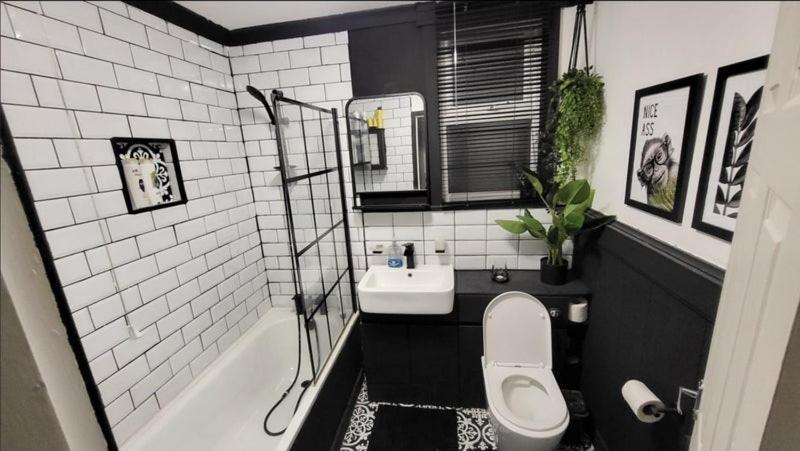 Luxury House To Rent In A 4-bed House With Parking Short Lets  Liverpool