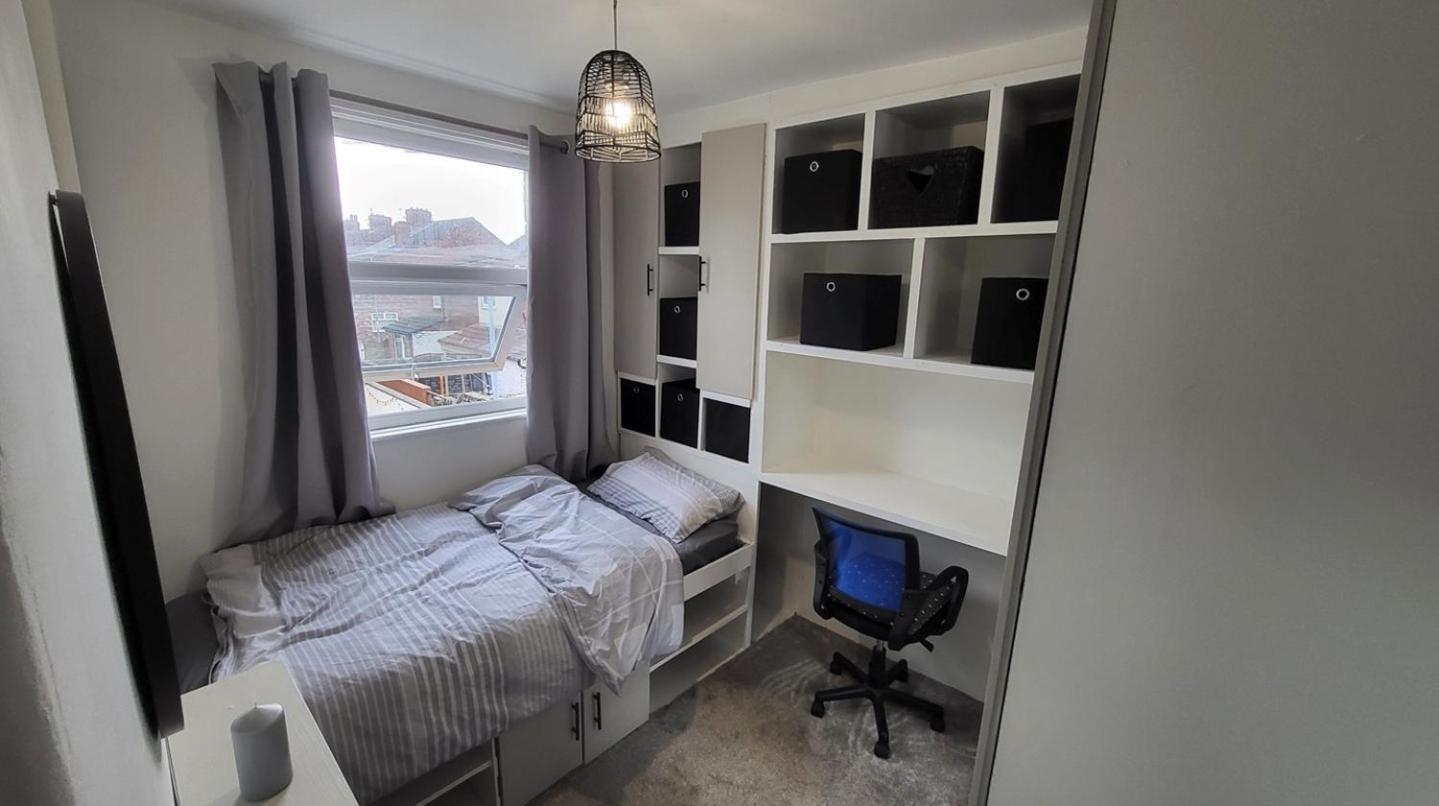 Luxury House To Rent In A 4-bed House With Parking Short Lets  Homestay Liverpool